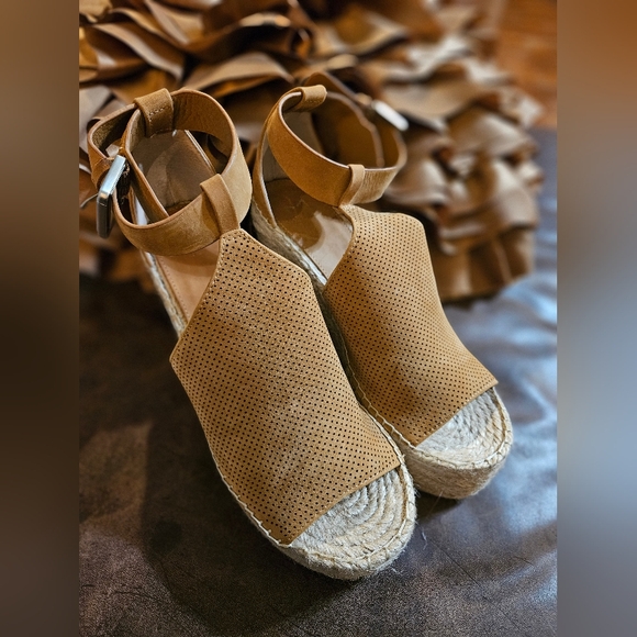 Marc Fisher Natural Suede “Annie” Wedges - Picture 10 of 13